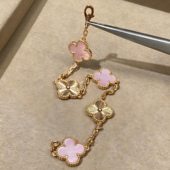 Four-leaf clover bracelet gold pink