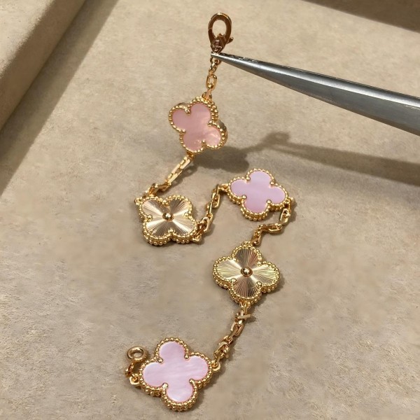Four-leaf clover bracelet gold pink