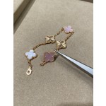 Four-leaf clover bracelet gold pink