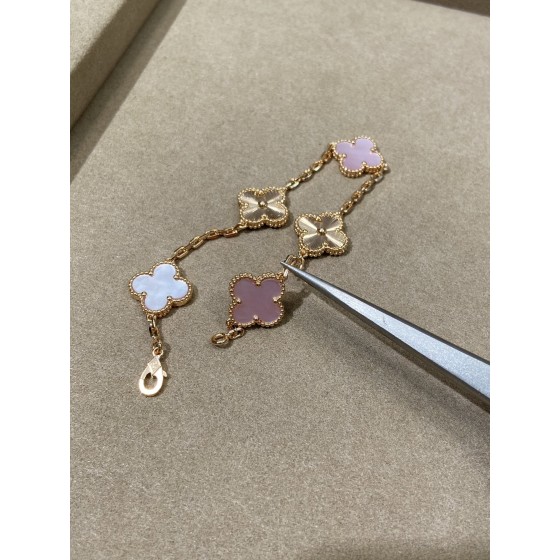 Four-leaf clover bracelet gold pink