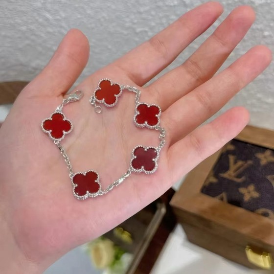 Four-leaf clover silver bracelet red