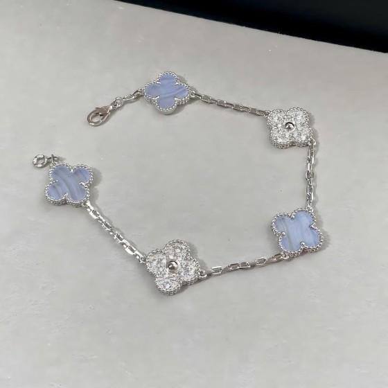 Four-leaf clover bracelet light blue silver