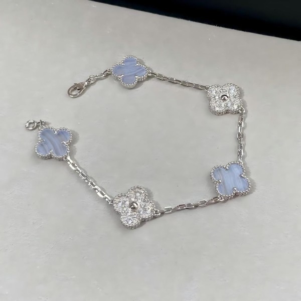 Four-leaf clover bracelet light blue silver