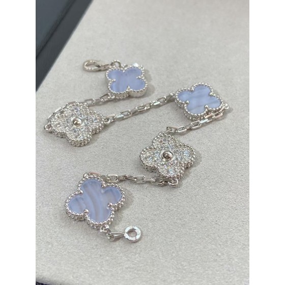 Four-leaf clover bracelet light blue silver