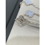 Four-leaf clover bracelet light blue silver