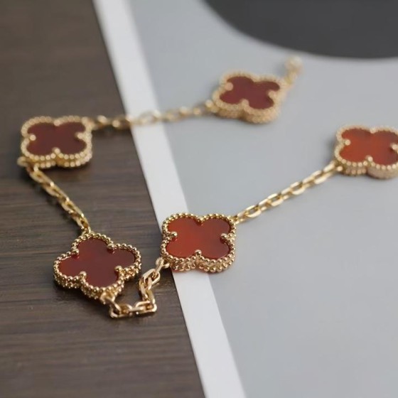 Four-leaf clover red bracelet rose gold