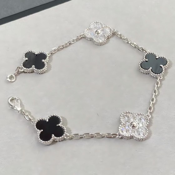 Four-leaf Clover Half Diamond Bracelet Silver Black