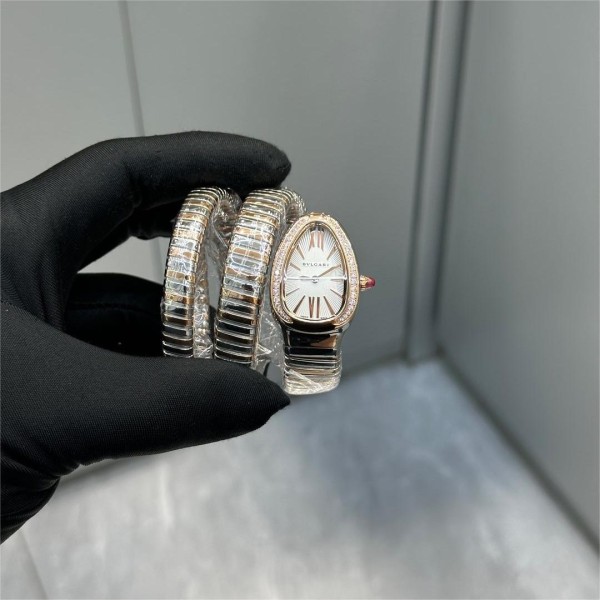 Women's snake-shaped three-circle watch with double strap and diamonds