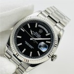 Sunday calendar series men's watch, black dial, silver bezel, 40mm, silver five-link bracelet.