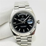 Sunday calendar series men's watch, black dial, silver bezel, 40mm, silver five-link bracelet.