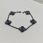 Four-leaf clover black bracelet