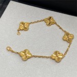 Van Cleef & Arpels bracelet gold laser-shaped