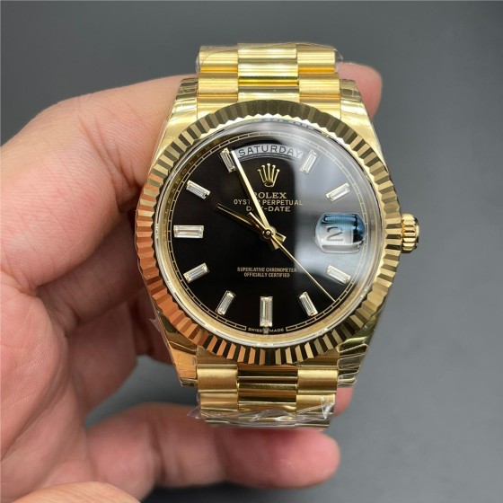 Sunday calendar series men's watch with black ice candy-colored dial, gold bezel, 40mm, and gold President-style bracelet.