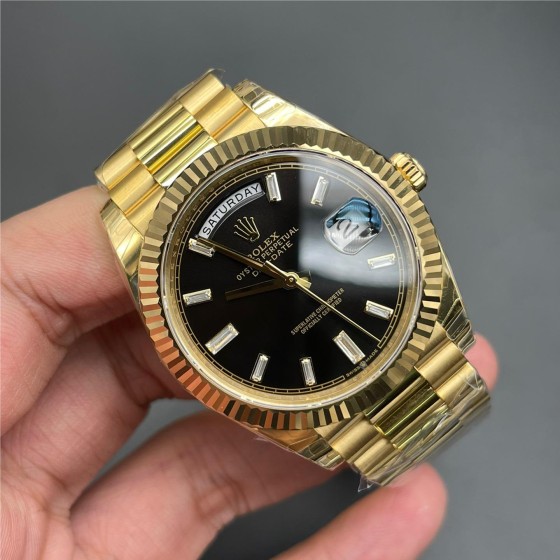 Sunday calendar series men's watch with black ice candy-colored dial, gold bezel, 40mm, and gold President-style bracelet.