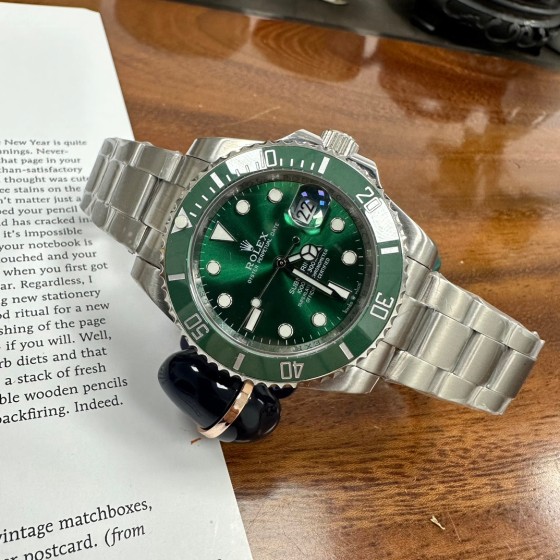 Submariner series, green dial, green bezel, 41mm, silver Oyster bracelet.