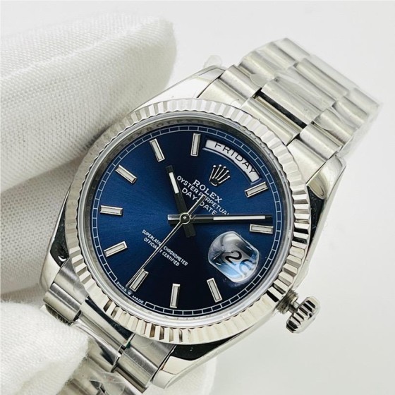 Sunday date display series men's watch, blue dial, silver bezel, 40mm, silver Oyster bracelet.