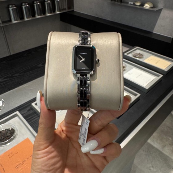 Ceramic craft black CC watch for women
