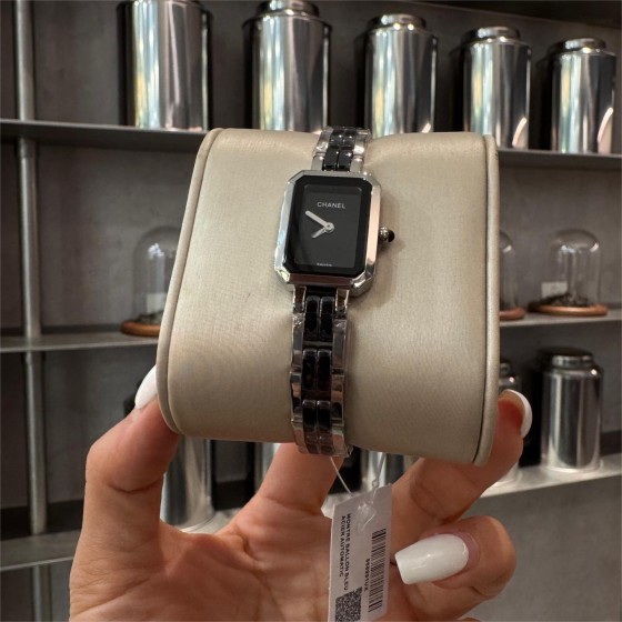 Ceramic craft black CC watch for women