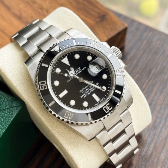 Rolex Yacht-Master series, black dial, black bezel, silver case, 40mm, silver Oyster bracelet.