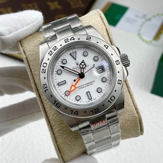 Rolex Explorer Yacht-Master series, white dial, silver bezel, silver case, 40mm, silver Oyster bracelet.