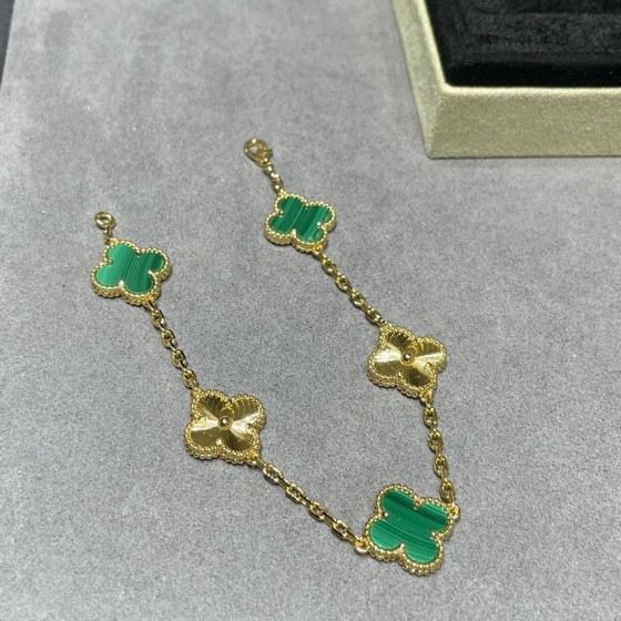 Four-leaf clover gold-interspersed green floral bracelet