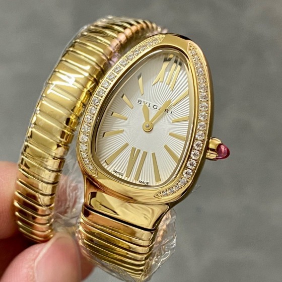 Bulgari Serpentl Collection: White dial with diamonds and gold snake bezel