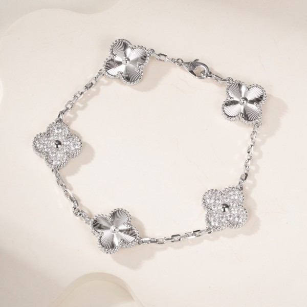 Four-leaf clover silver spacer silver diamond five-flower bracelet
