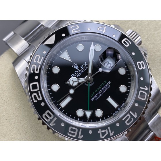 Greenwich series, black dial, black and gray bezel, 40 mm, silver Oyster bracelet.