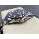 Greenwich series, black dial, black and gray bezel, 40 mm, silver Oyster bracelet.