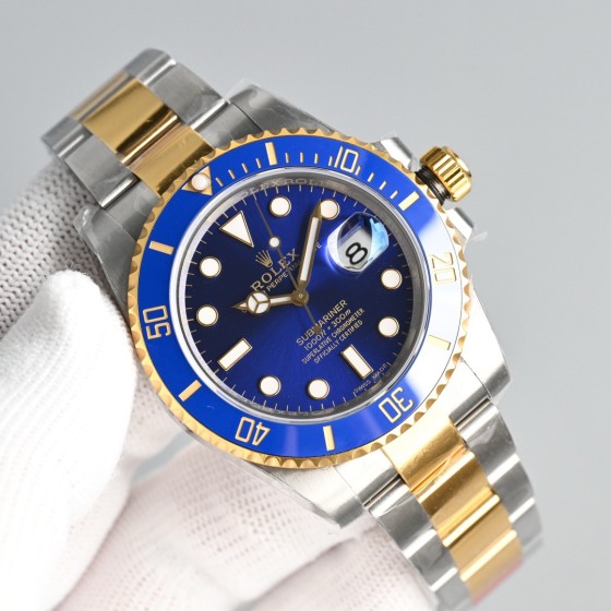 Greenwich series, blue dial, blue bezel, 40 mm, silver and gold Oyster bracelet.