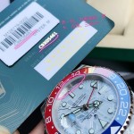 Greenwich series, meteorite-colored dial, blue and red bezel, 40mm, silver five-link bracelet.