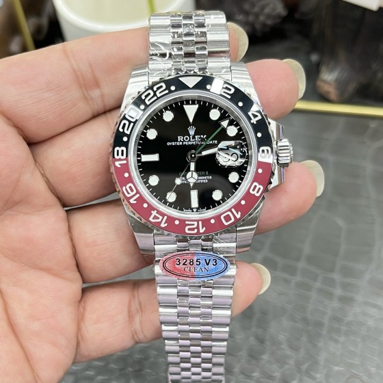 Greenwich series, black dial, black and red bezel, 40mm, silver five-link bracelet.