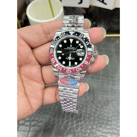 Greenwich series, black dial, black and red bezel, 40mm, silver five-link bracelet.