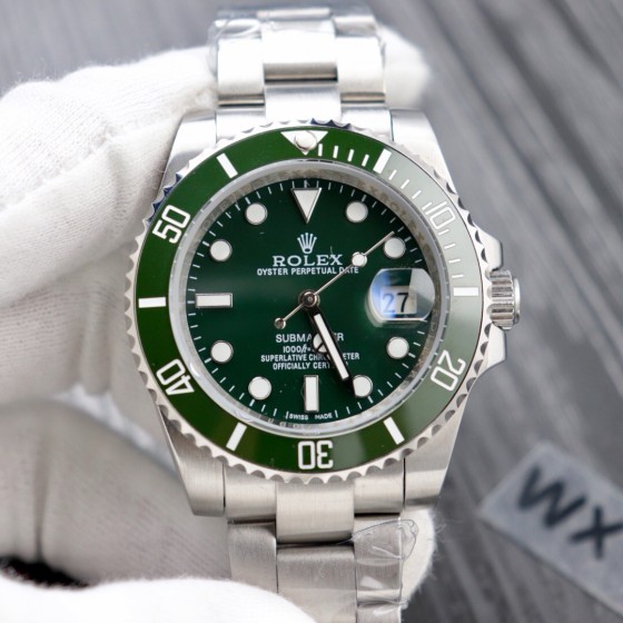 Rolex Submariner series, green dial, green bezel, 40mm, silver Oyster bracelet.