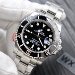 Rolex Submariner series, black dial, black bezel, 40mm, silver Oyster bracelet.