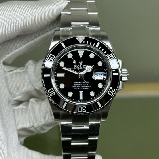 Rolex Submariner series, black dial, black bezel, 41mm, silver Oyster bracelet.