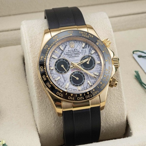 Rolex Daytona series, meteorite dial, black bezel, gold case, 40mm, rubber strap.
