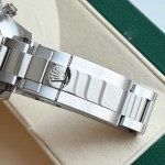 Rolex Daytona series, white dial, black bezel, silver case, 40mm, silver Oyster bracelet.
