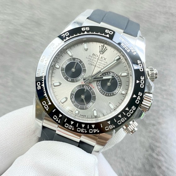 Rolex Daytona series, silver dial, black bezel, silver case, 40mm, rubber strap.