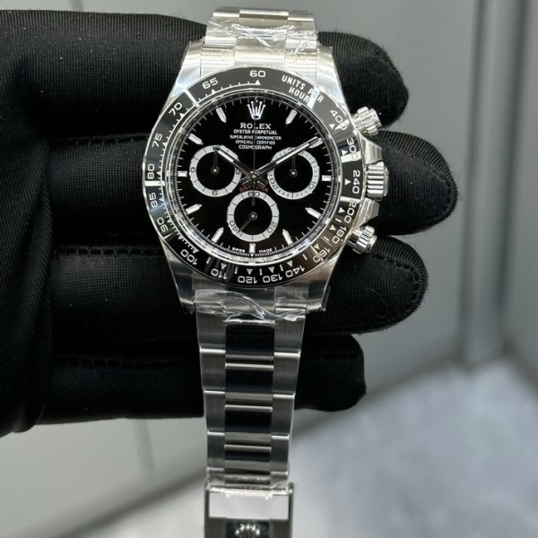 Rolex Daytona series, black dial, black bezel, silver case, 40mm, silver Oyster bracelet.