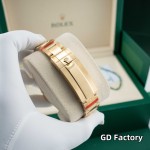 Rolex Daytona series, black dial, gold bezel, gold case, 40mm, gold Oyster bracelet.