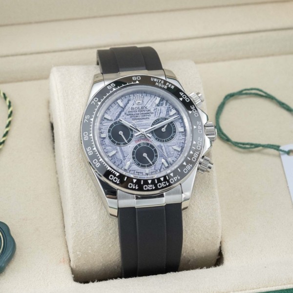 Rolex Daytona series, meteorite dial, black bezel, silver case, 40mm, rubber strap.