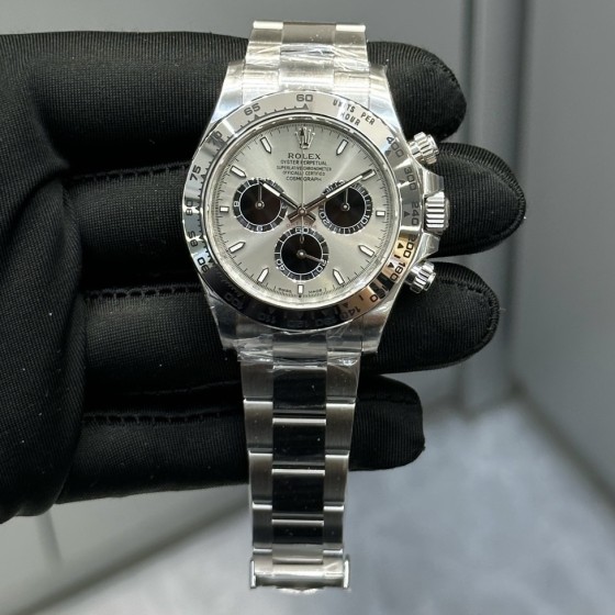 Rolex Daytona series, silver dial, silver bezel, silver case, 40mm, silver Oyster bracelet.