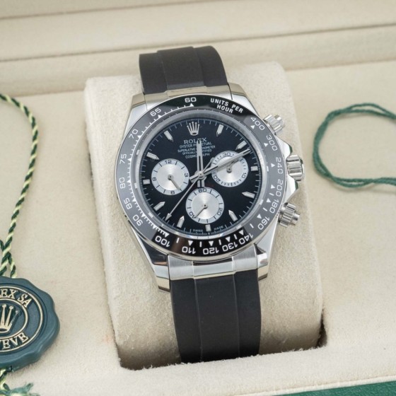 Rolex Daytona series, black dial, black bezel, silver case, 40mm, rubber strap.