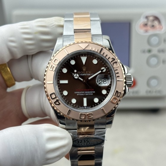 Rolex Yacht-Master series, brown dial, rose gold bezel, silver case, 40mm, two-tone Oyster bracelet.