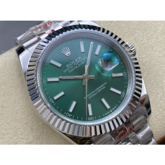 Log Series men's watch, green dial, silver bezel, 41mm, silver five-link bracelet.
