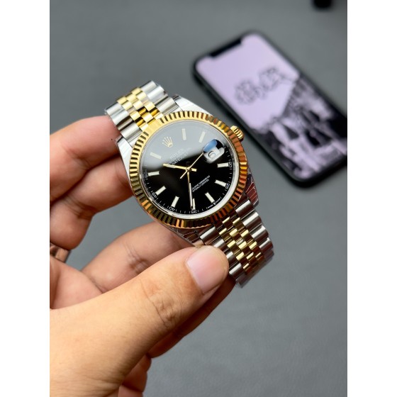 Log series men's watch, black dial, gold bezel, 41mm, two-tone five-link bracelet.