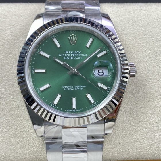 Datejust series men's watch, green dial, silver bezel, 41mm, silver Oyster bracelet.