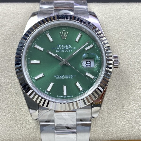 Datejust series men's watch, green dial, silver bezel, 41mm, silver Oyster bracelet.