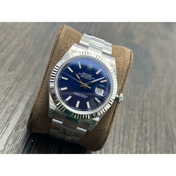 Log series men's watch, wave pattern blue dial, silver bezel, 41mm, silver Oyster bracelet.